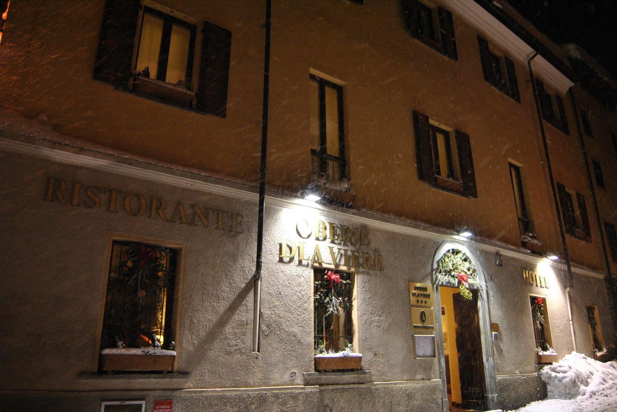 Hotel Oberje De La Viere Oulx Exterior foto